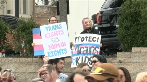 Arkansas lawmakers OK restrictions on trans student pronouns